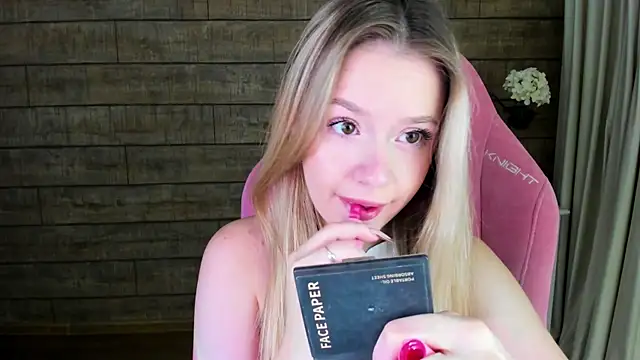 MilanaBalmain online show from 09-15-25, 04:13