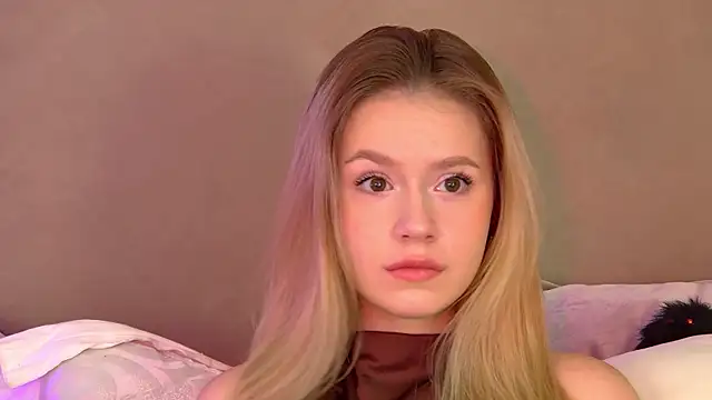 MilanaBalmain online show from 10-25-25, 04:11