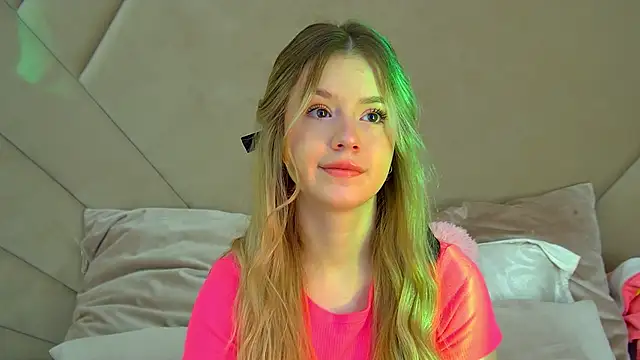 MilanaBalmain online show from 10-13-25, 04:14