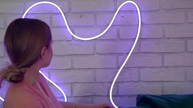 MilanaBalmain online show from 03-18-25, 08:17