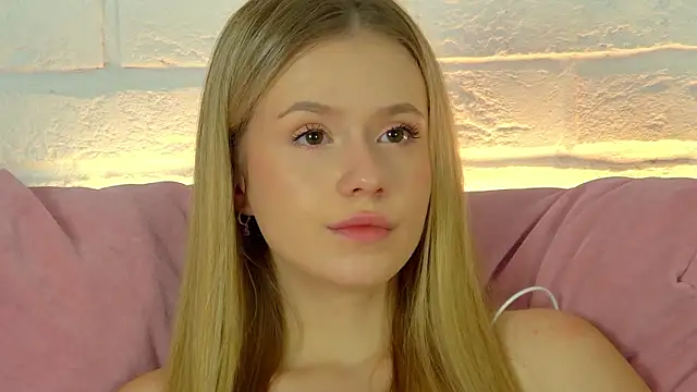 MilanaBalmain online show from 09-17-25, 04:09