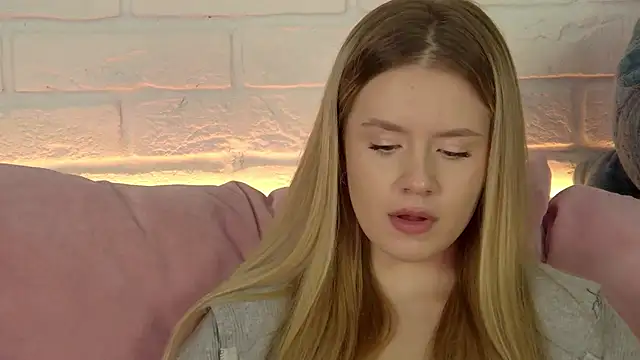 MilanaBalmain online show from 10-15-25, 04:15