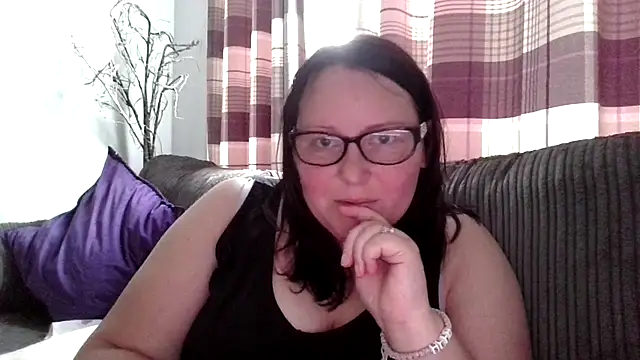 Snapshot of Curvy-Clare-30 chatting on 08-02-26, 07:00 Curvy-Clare-30 online show from 08-02-26, 07:00