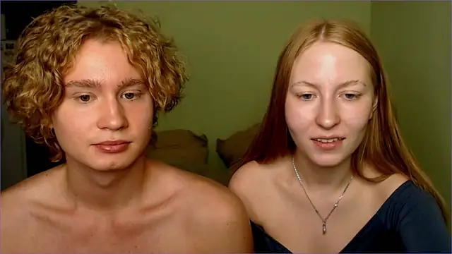 Snapshot of AliceStoneJhonyStone chatting on 09-17-25, 04:31 AliceStoneJhonyStone online show from 09-17-25, 04:31