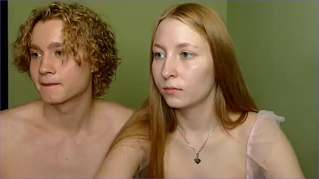 Snapshot of AliceStoneJhonyStone chatting on 10-06-25, 11:55 AliceStoneJhonyStone online show from 10-06-25, 11:55