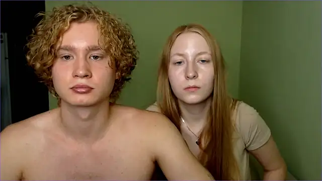 Snapshot of AliceStoneJhonyStone chatting on 09-22-25, 02:01 AliceStoneJhonyStone online show from 09-22-25, 02:01