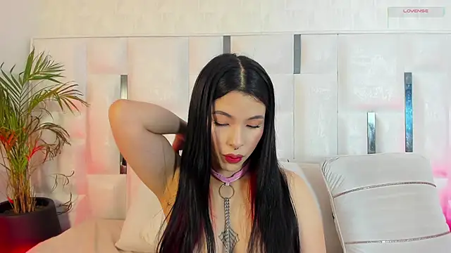 im nika  online show from 11-18-25, 12:41