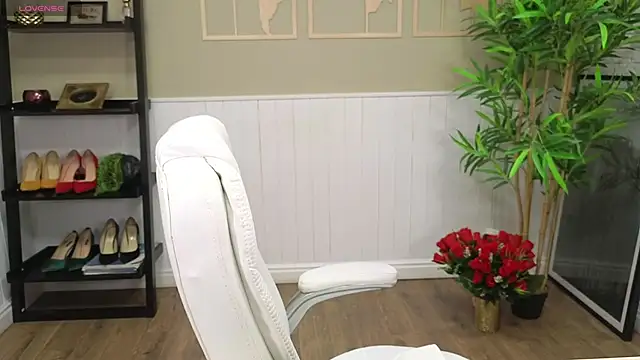 Snapshot of LadyLeea chatting on 03-11-25, 05:35 LadyLeea online show from 03-11-25, 05:35