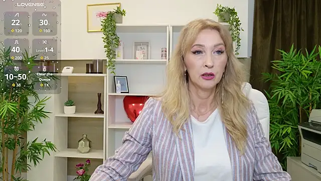 Snapshot of LadyLeea chatting on 06-18-26, 03:38 LadyLeea online show from 06-18-26, 03:38