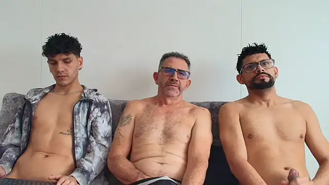 Snapshot of Benjamin_show chatting on 12-14-25, 05:07 Benjamin show online show from 12-14-25, 05:07