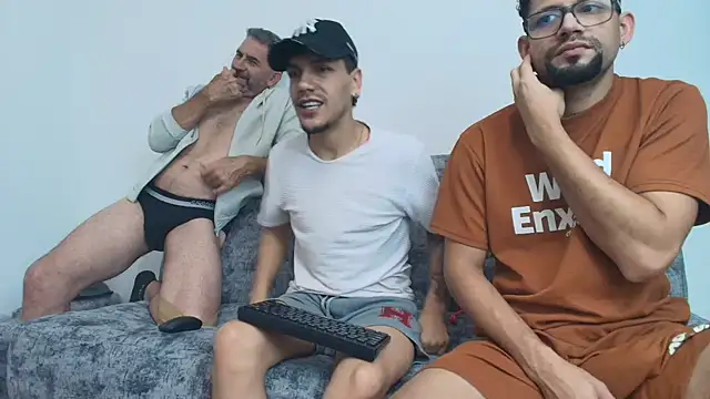 Snapshot of Benjamin_show chatting on 11-18-25, 08:45 Benjamin show online show from 11-18-25, 08:45