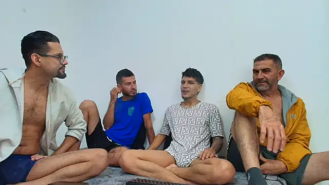 Snapshot of Benjamin_show chatting on 11-26-25, 03:23 Benjamin show online show from 11-26-25, 03:23