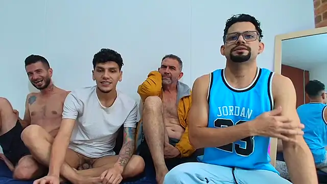 Snapshot of Benjamin_show chatting on 11-27-25, 08:42 Benjamin show online show from 11-27-25, 08:42