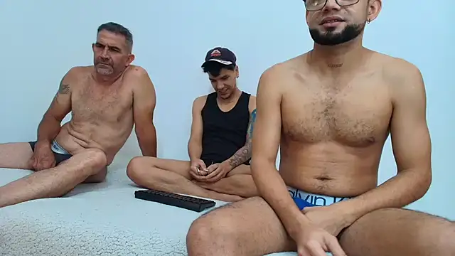 Snapshot of Benjamin_show chatting on 10-30-25, 02:47 Benjamin show online show from 10-30-25, 02:47