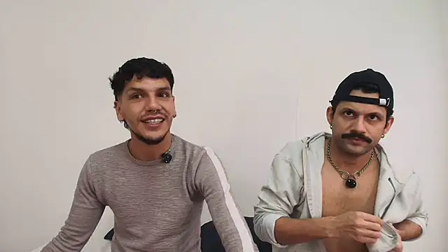 Snapshot of Benjamin_show chatting on 02-05-26, 02:35 Benjamin show online show from 02-05-26, 02:35