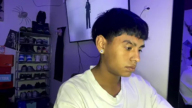 Snapshot of _Billowy_ chatting on 11-08-25, 10:35 Billowy online show from 11-08-25, 10:35