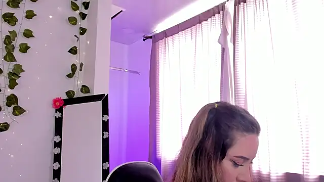 JanneKim online show from 09-15-25, 04:07