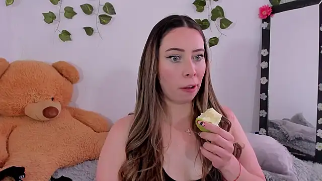 JanneKim online show from 09-14-25, 04:40