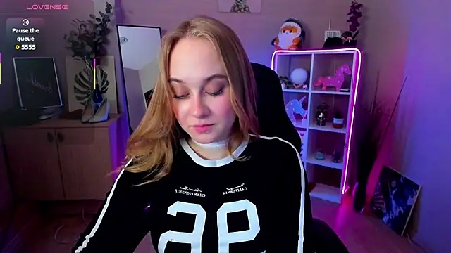 Snapshot of LianaBright chatting on 02-15-26, 02:45 LianaBright online show from 02-15-26, 02:45