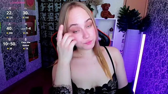 Snapshot of LianaBright chatting on 02-08-26, 04:21 LianaBright online show from 02-08-26, 04:21