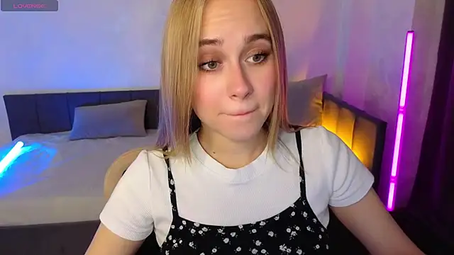 LianaBright online show from 09-18-25, 02:14