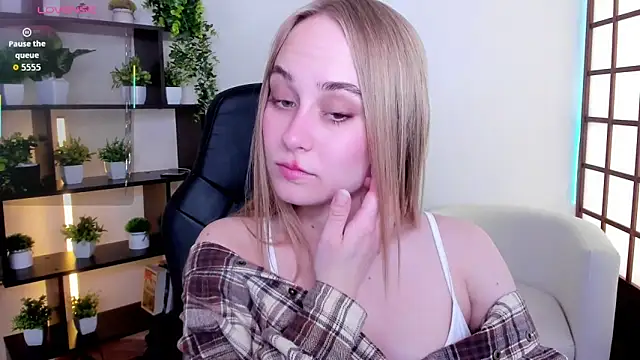 LianaBright online show from 05-16-26, 01:37