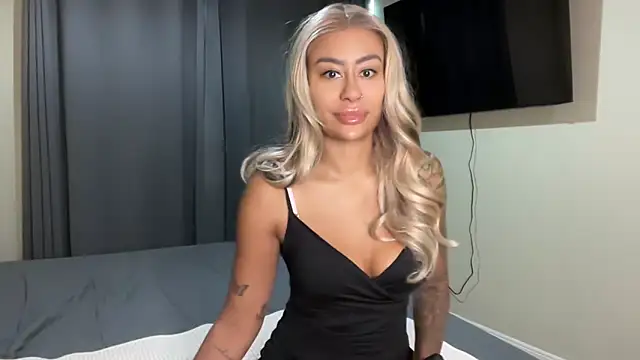 CoCo-Queen online show from 06-06-26, 01:44