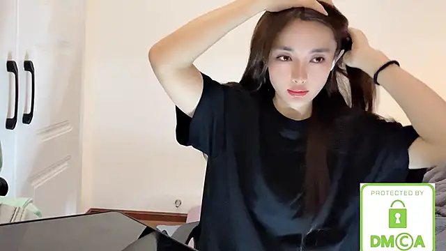 SarahYang online show from 05-15-26, 06:22