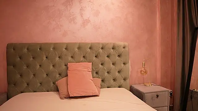 LucyWilow online show from 02-06-26, 05:36