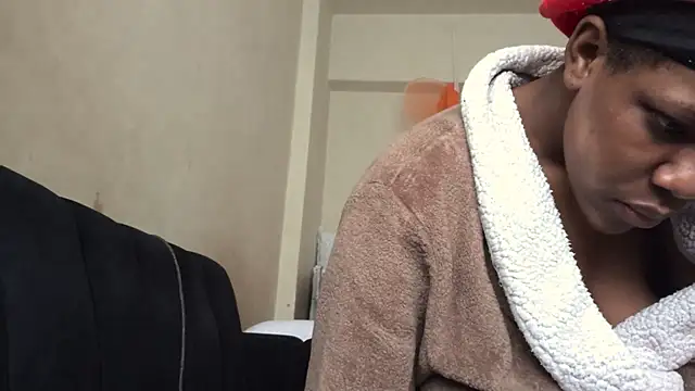 Snapshot of vanie chatting on 07-15-26, 08:43 vanie online show from 07-15-26, 08:43