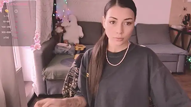 valorant girl online show from 03-03-25, 01:12