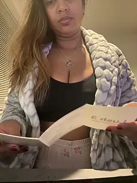 TEMPTING-TAMMY online show from 12-16-25, 06:17