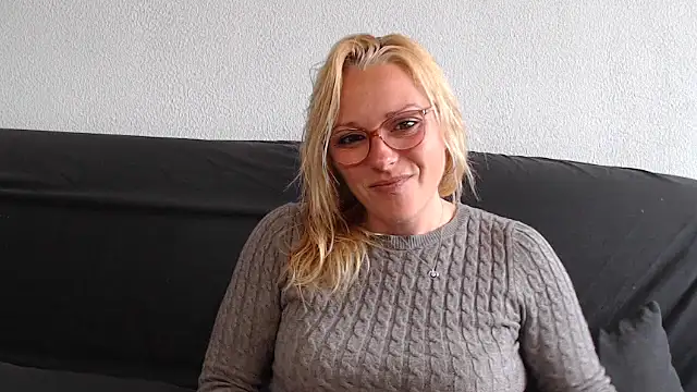 Snapshot of Doucelouve9 chatting on 02-28-26, 01:55 Doucelouve9 online show from 02-28-26, 01:55