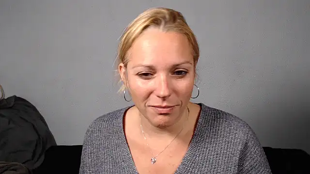 Snapshot of Doucelouve9 chatting on 11-22-25, 05:23 Doucelouve9 online show from 11-22-25, 05:23