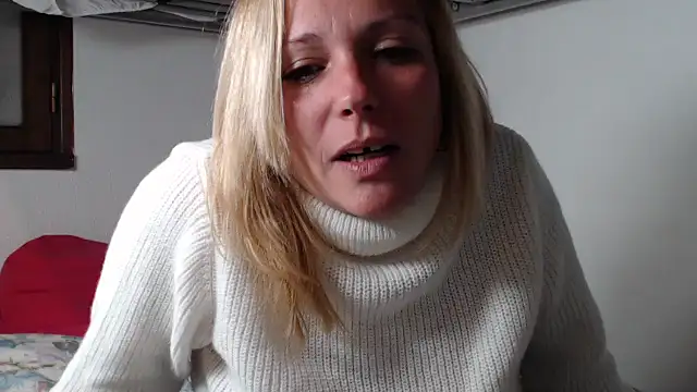 Snapshot of Doucelouve9 chatting on 01-06-26, 05:28 Doucelouve9 online show from 01-06-26, 05:28