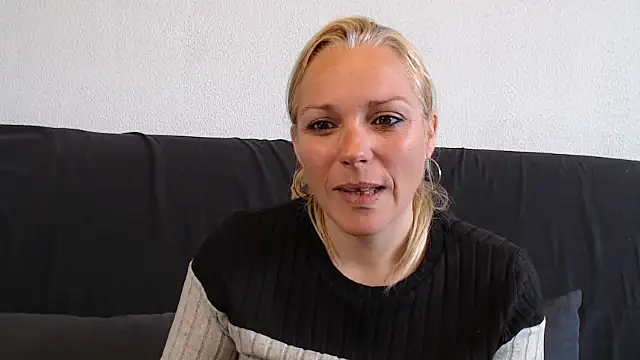 Snapshot of Doucelouve9 chatting on 03-02-26, 09:27 Doucelouve9 online show from 03-02-26, 09:27