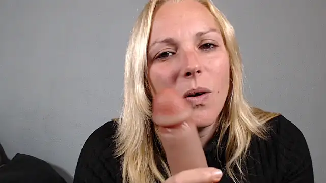 Snapshot of Doucelouve9 chatting on 02-13-26, 05:35 Doucelouve9 online show from 02-13-26, 05:35