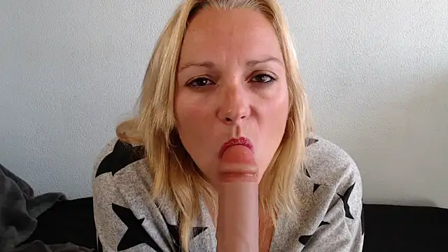 Snapshot of Doucelouve9 chatting on 11-10-25, 10:53 Doucelouve9 online show from 11-10-25, 10:53