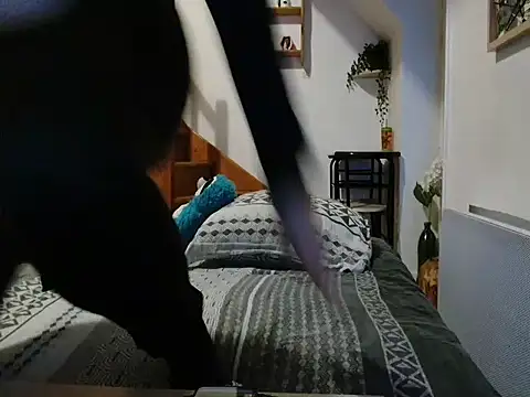 Lauzo21 online show from 11-17-25, 06:28