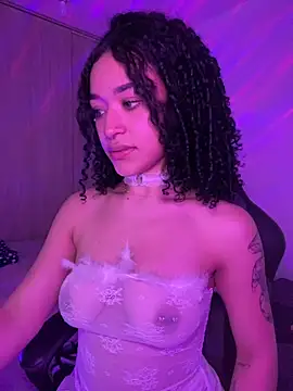 Crystal Dluna online show from 09-26-25, 03:19