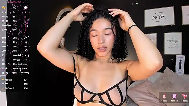 Crystal Dluna online show from 02-26-25, 08:04