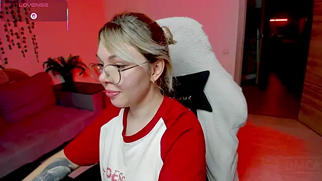 whoa-hoa-hoa-hoa-hoa online show from 11-08-25, 02:20