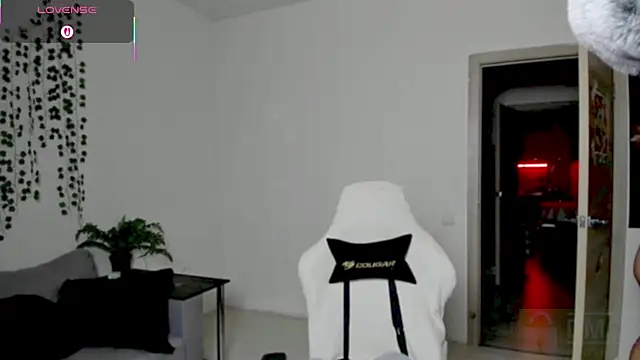 whoa-hoa-hoa-hoa-hoa online show from 10-27-25, 05:03