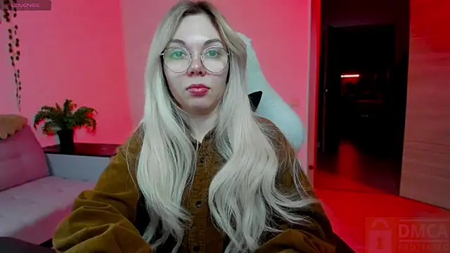 whoa-hoa-hoa-hoa-hoa online show from 11-30-25, 04:52