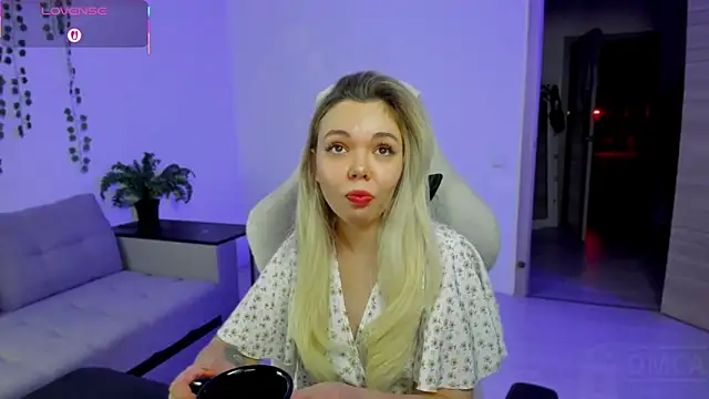 whoa-hoa-hoa-hoa-hoa online show from 11-29-25, 03:23