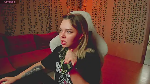 whoa-hoa-hoa-hoa-hoa online show from 03-29-26, 03:24