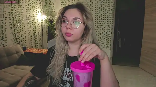 whoa-hoa-hoa-hoa-hoa online show from 03-08-26, 05:38