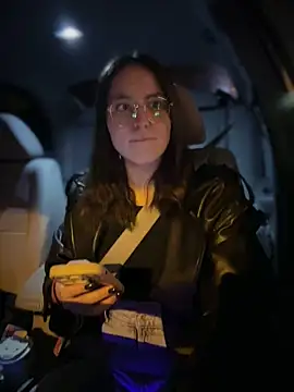 meow girl online show from 11-20-25, 04:18