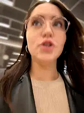 meow girl online show from 11-18-25, 08:06