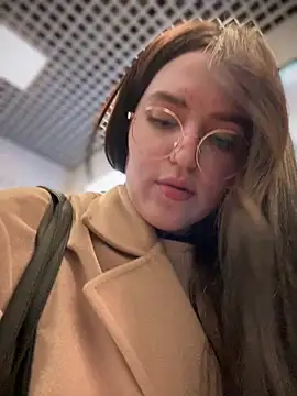 Snapshot of meow_girl chatting on 02-16-25, 02:21 meow girl online show from 02-16-25, 02:21